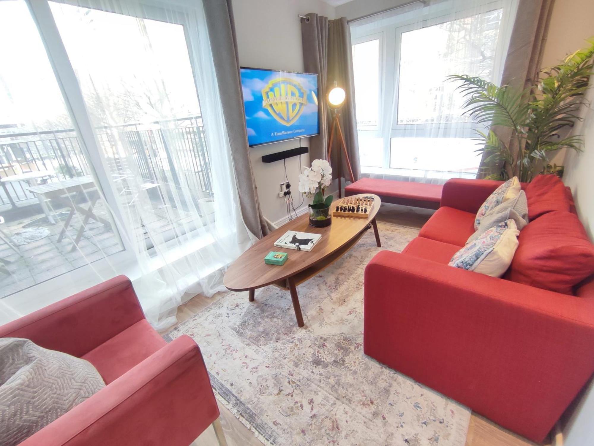 Immaculate 3bed Apt, Close To O2, Excel, Stadium & Apartment